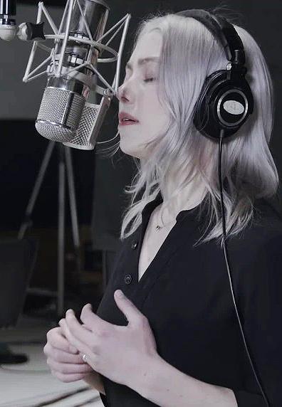 Phoebe Bridgers: Sidelines (Music Video)