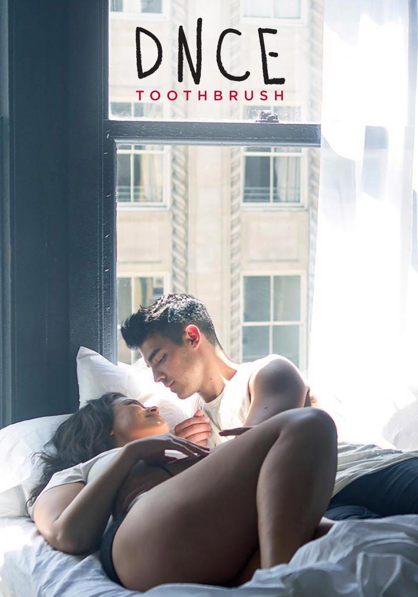 DNCE: Toothbrush (Vídeo musical)