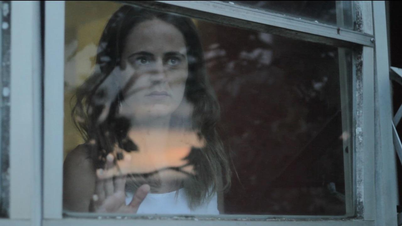 Pequeña historia (apócrifa) de los motivos visuales en la historia del cine. 1. Mujer mirando por una ventana (S)