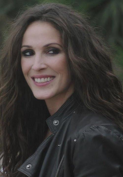 Malú: Encadenada a ti (Music Video)