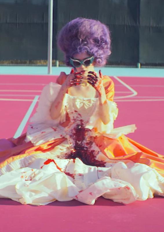 Grimes: Flesh Without Blood/Life in the Vivid Dream (Vídeo musical)